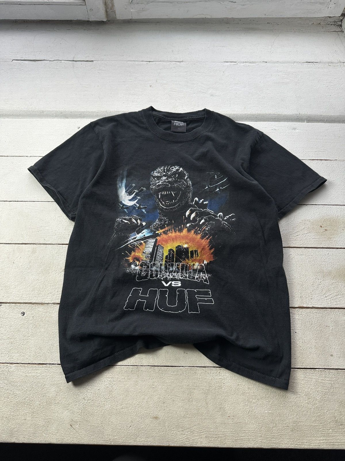 Huf 🚨GODZILLA VS HUF 2020 BIG LOGO t shirt sk8 rap black Size US M / EU 48-50 / 2 - 1 Thumbnail