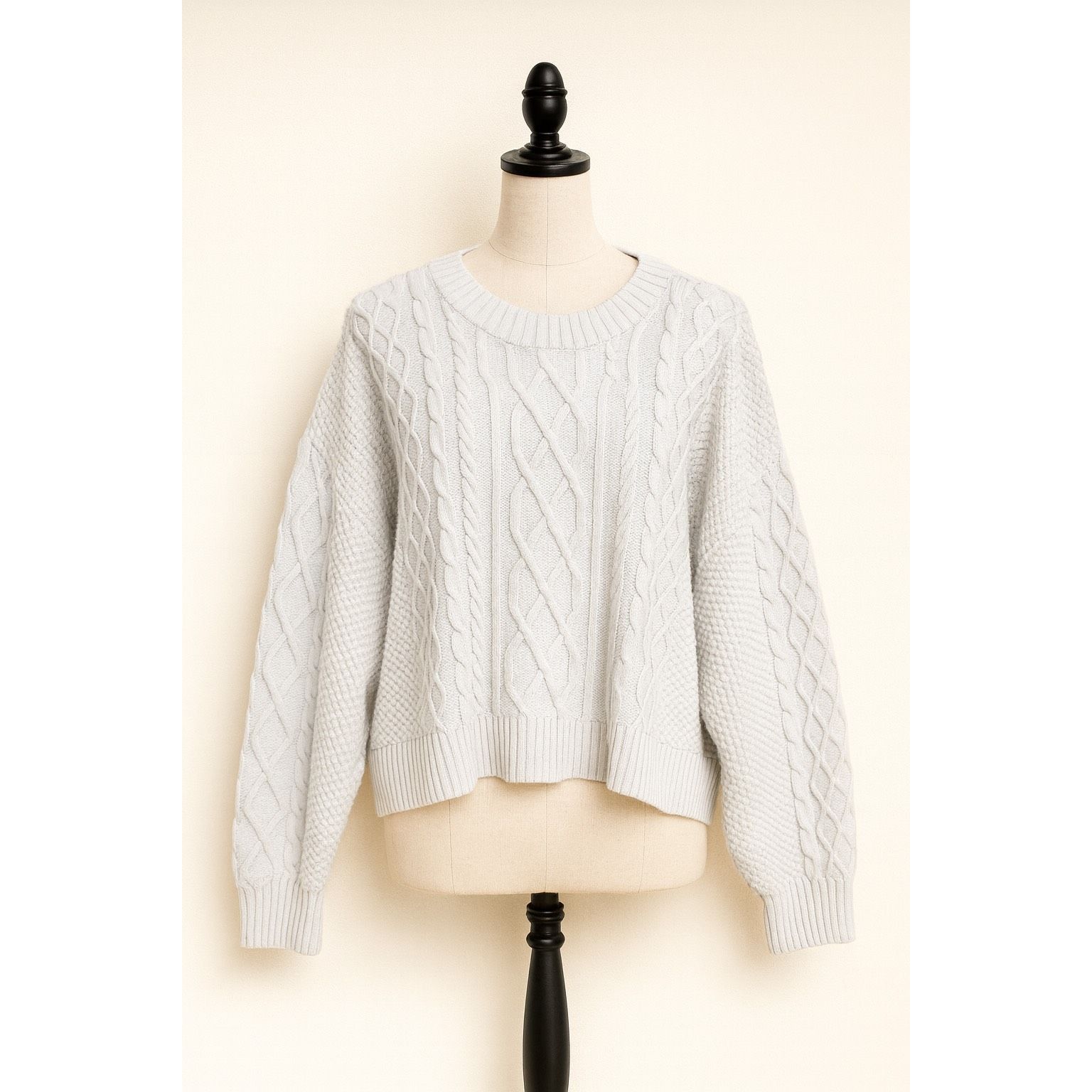 Hollister Hollister White Cable Knit Cropped Sweater L Size L / US 10 / IT 46 - 1 Thumbnail