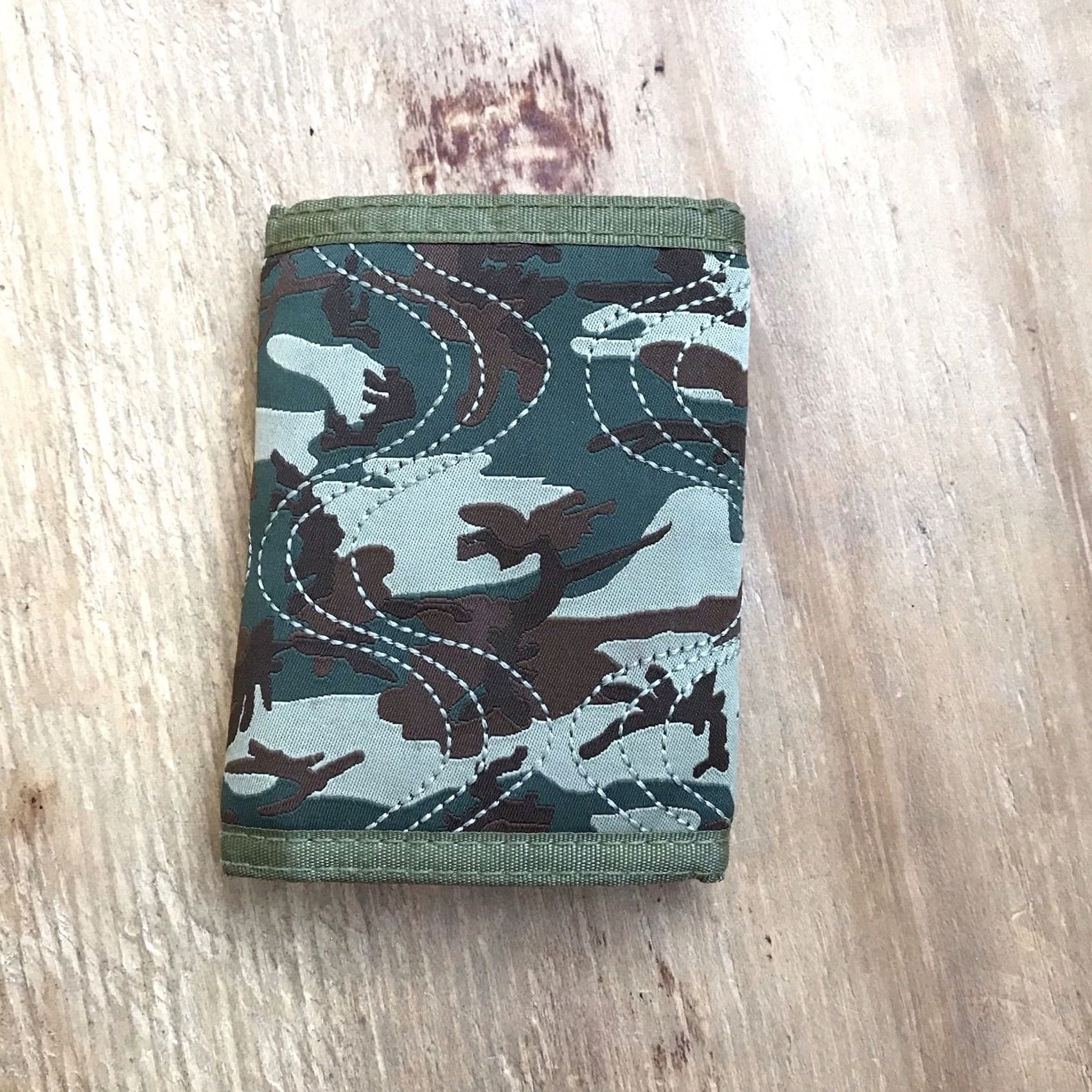 Element VINTAGE Element Skateboards Camo Tri-fold Wallet Unisex Wallet Trifold Camo 00s Skateboarding Accessories Mens Girls Boys Size ONE SIZE - 2 Thumbnail