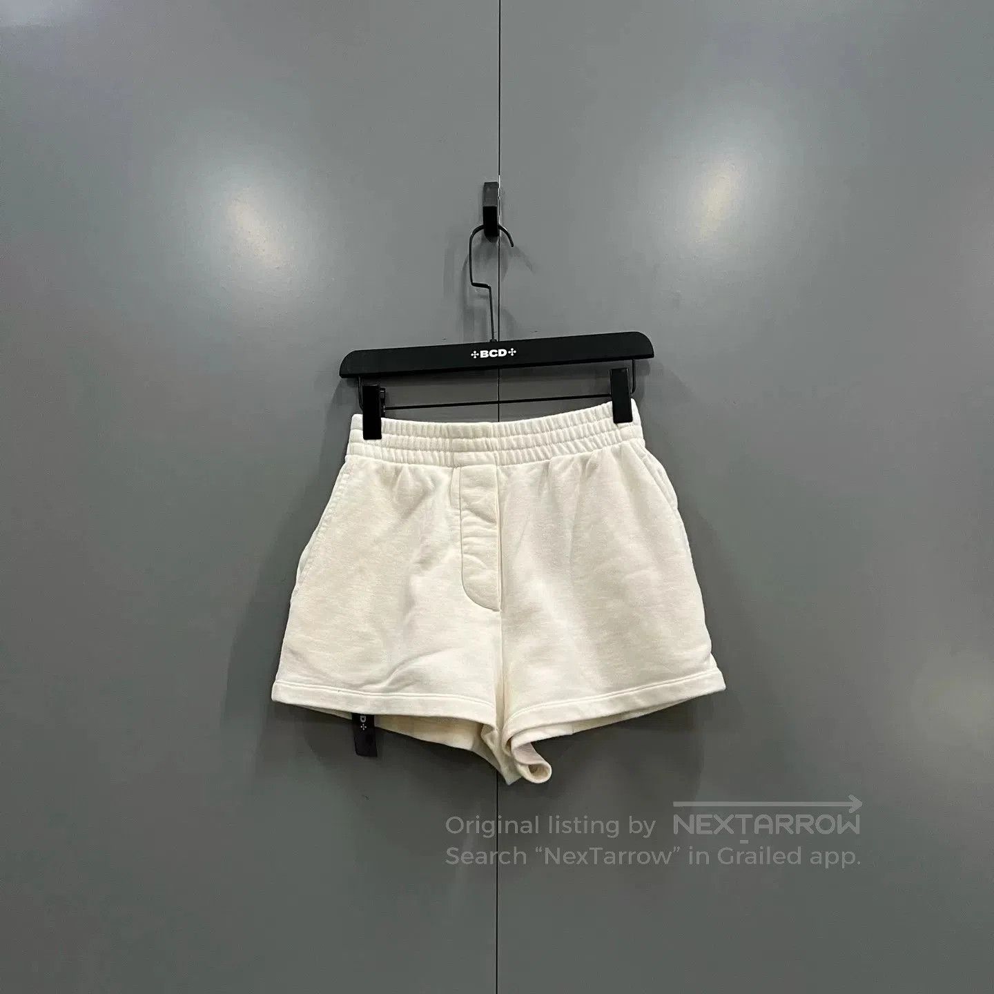 Prada PRADA Solid Elastic Waist Shorts. Size US 26 / EU 42 - 1 Thumbnail