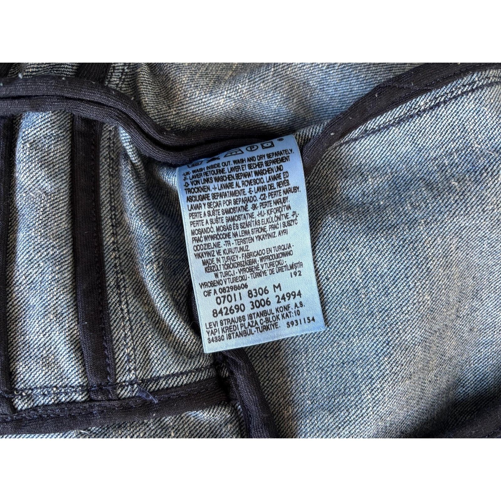 Levi's Vintage Levi’s Blue Denim Jacket Women’s Short Fit Y2K Size US M / EU 48-50 / 2 - 9 Thumbnail