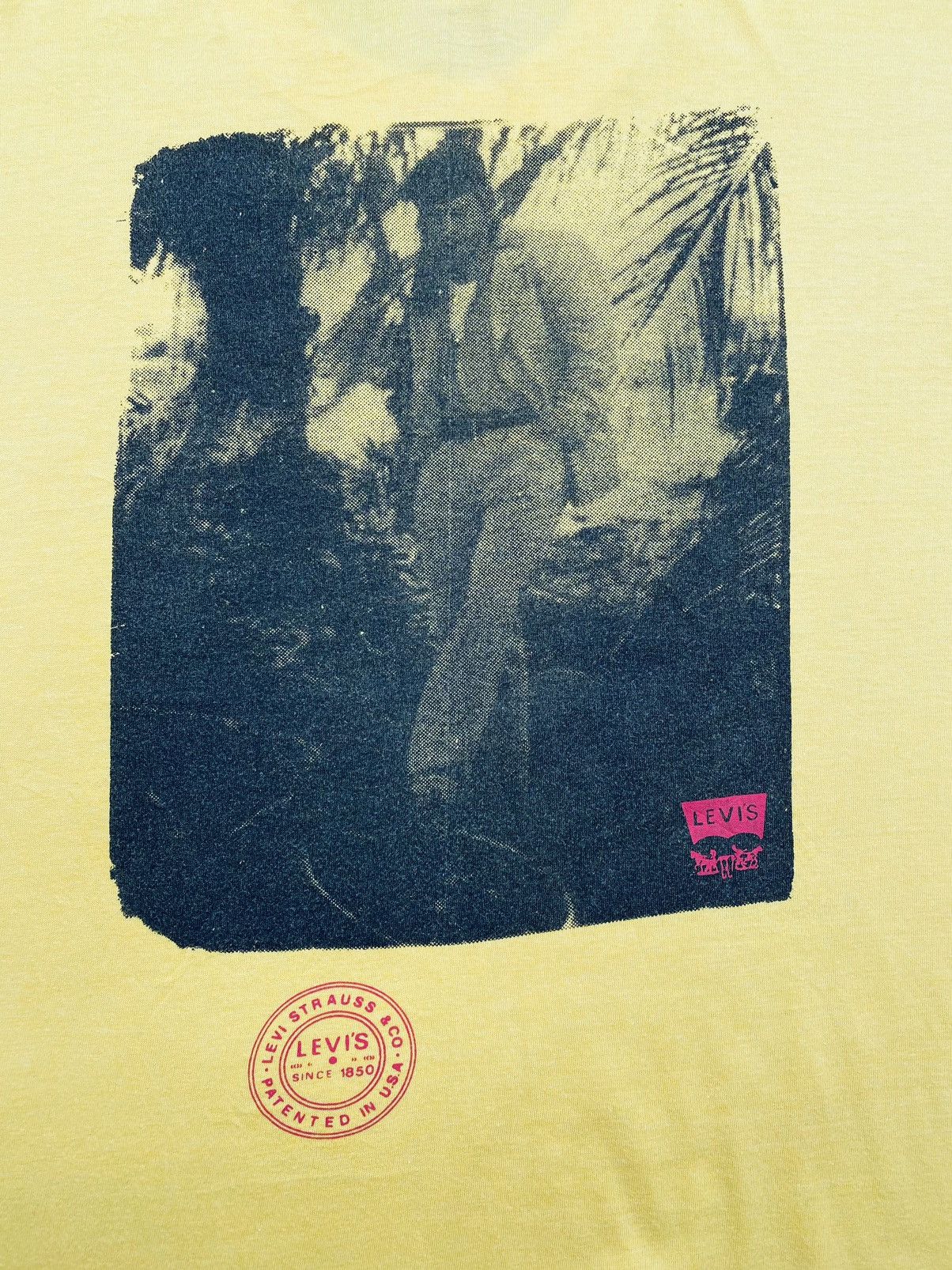 Levi's Vintage 90s Levis Photo Back Print Tees Size US L / EU 52-54 / 3 - 10 Thumbnail