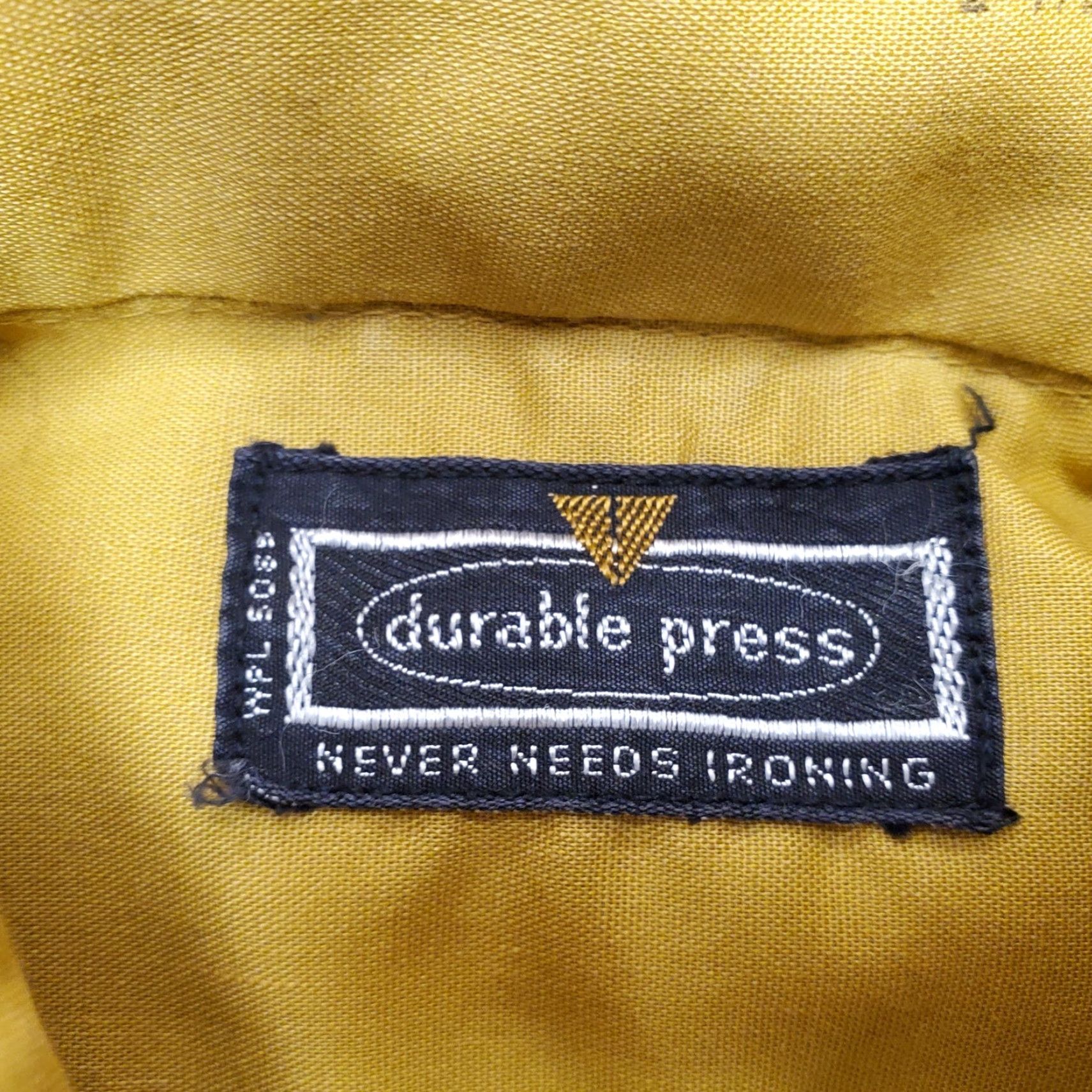 Vintage VINTAGE Durable Press Shirt Mens 14.5 Gold No Iron Button Long Sleeve Dad Casual Size US M / EU 48-50 / 2 - 3 Thumbnail