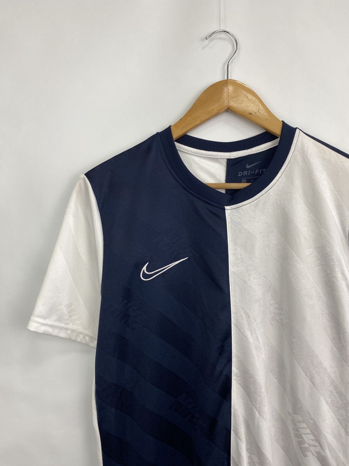 Nike 🇺🇸 Nike Sportswear T-Shirt Rare Retro Hype Y2K Size US M / EU 48-50 / 2 - 2 Thumbnail