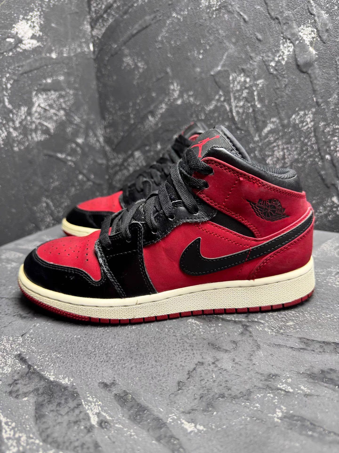 Nike Air Jordan 1 Mid Black & Red Q10 Size US 6.5 / IT 36.5 - 7 Thumbnail