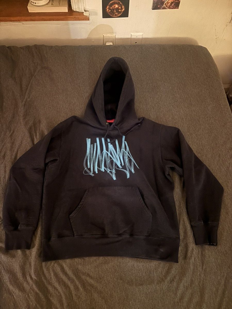 Supreme Supreme 2022 Graffiti Tag Hoodie (Small) Size US S / EU 44-46 / 1 - 1 Thumbnail