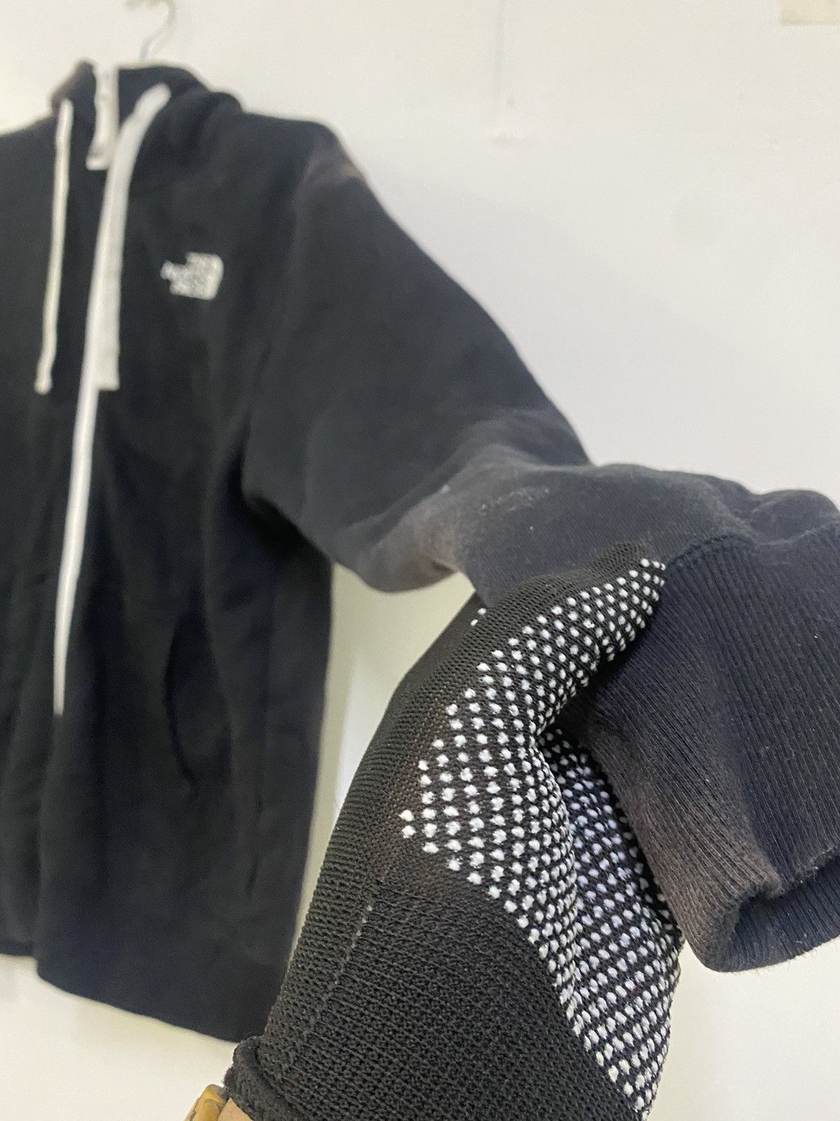 The North Face 💥THE NORTH FACE FADED SUNBURST ZIPPER HOODIE Size US M / EU 48-50 / 2 - 9 Thumbnail