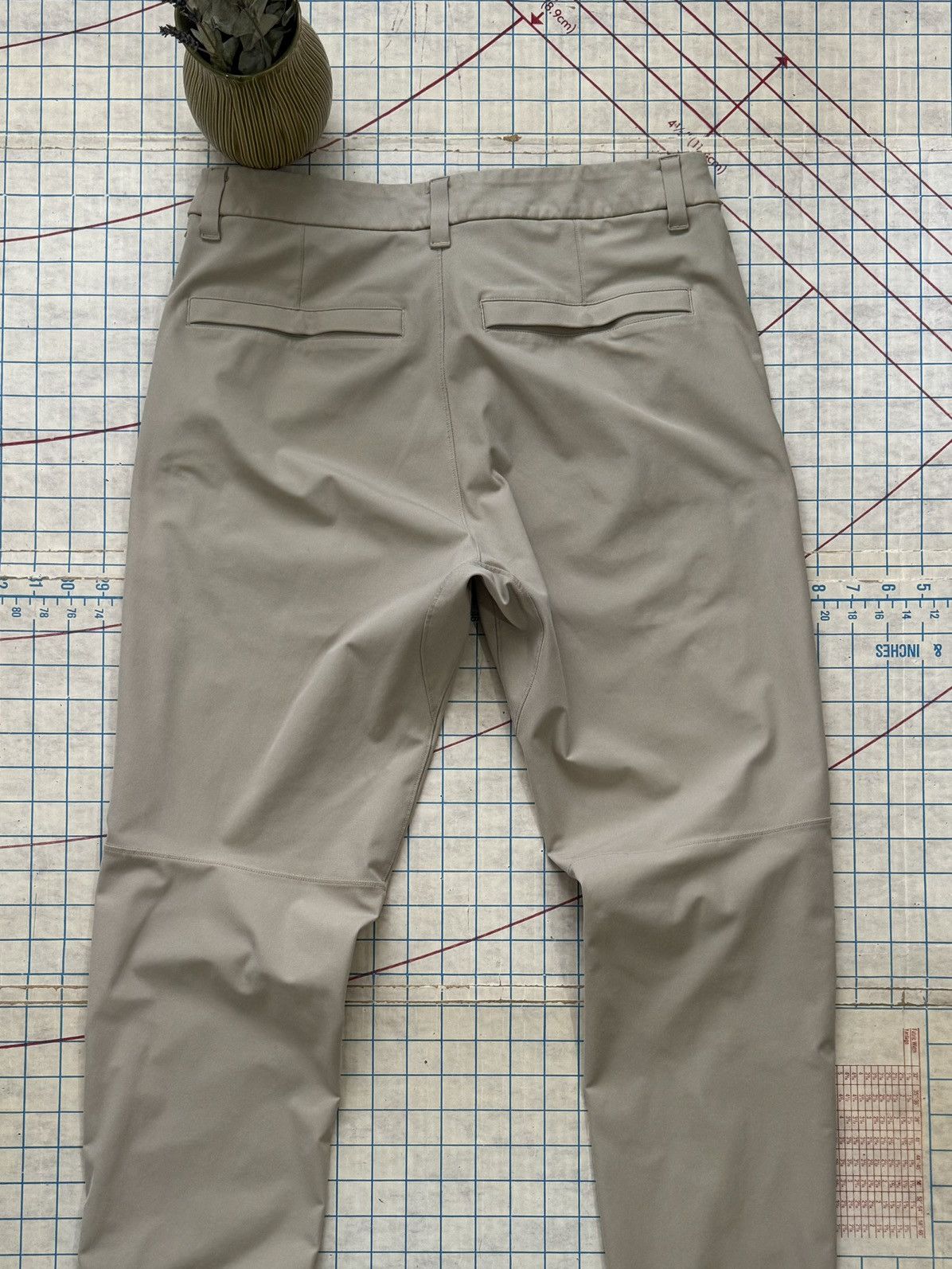 Lululemon Lululemon Commission Casual Pants Size 31 Light Tan Khaki Size US 31 - 8 Thumbnail
