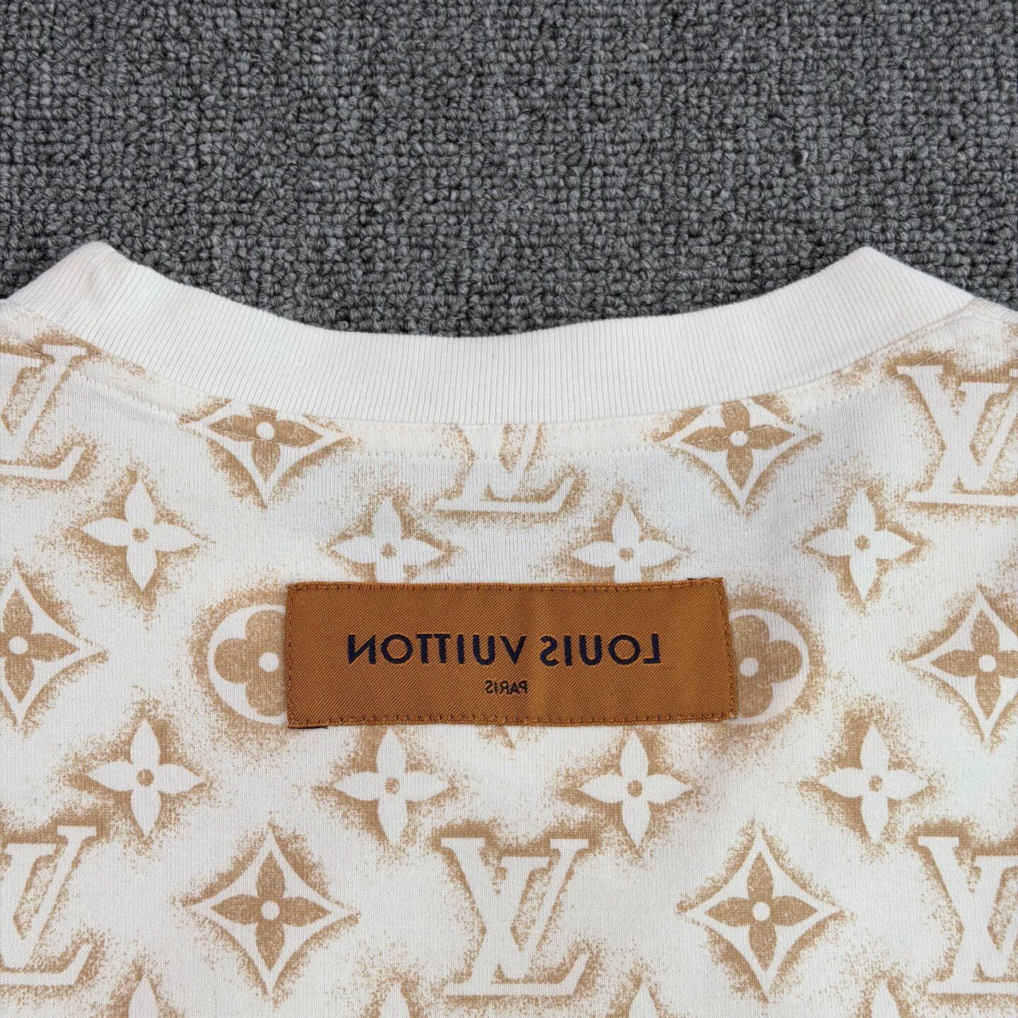 Louis Vuitton LV Beige Allover Print Short Sleeve Tee S Near New Size US S / EU 44-46 / 1 - 8 Thumbnail