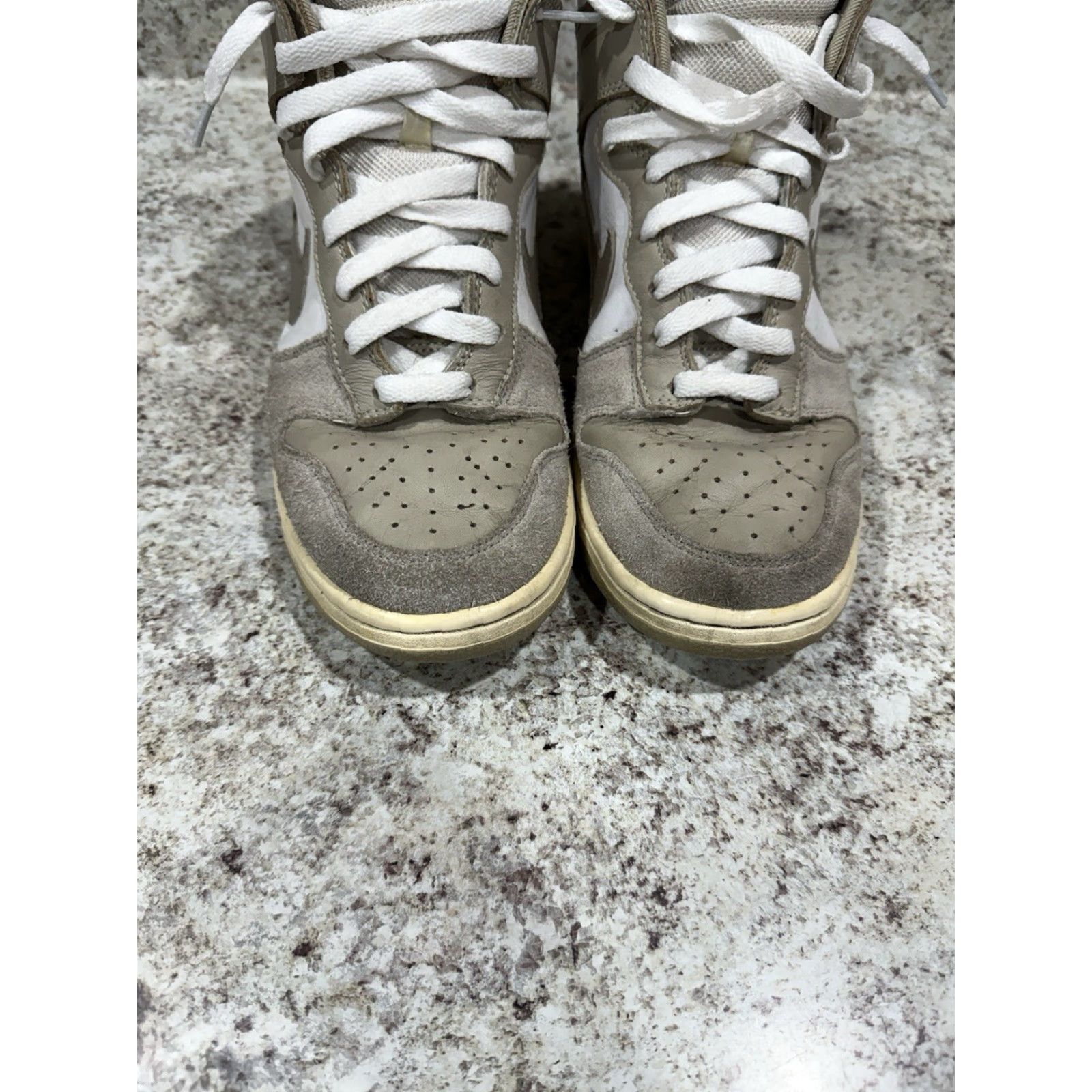 Nike VINTAGE Nike SB Dunk High Pro White Khaki Creed Tan Mens 9 2006 Rare 305050-121 Sneakers Skateboarding Mens Size 9 White 2006 Size US 8 / EU 41 - 4 Thumbnail