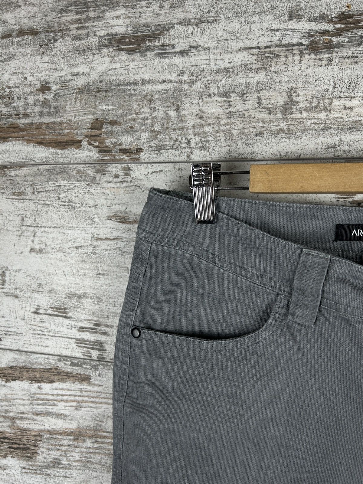 Arc'teryx Women’s Arcteryx Outdoor velvet pants corduroy cargo Size 28" / US 6 / IT 42 - 5 Thumbnail
