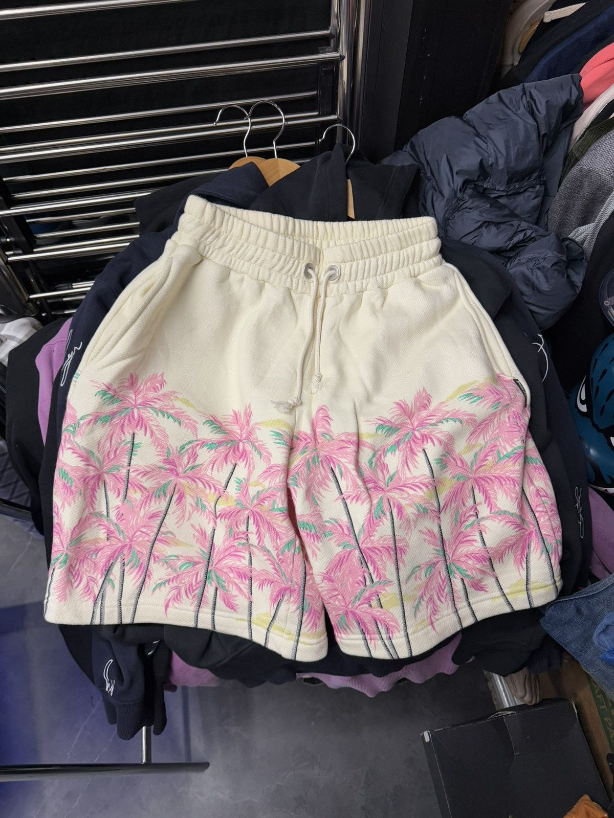 Palm Angels Palm Angels Sweat Shorts Palm Trees Cream Pink Size XS Size US 30 / EU 46 - 1 Thumbnail