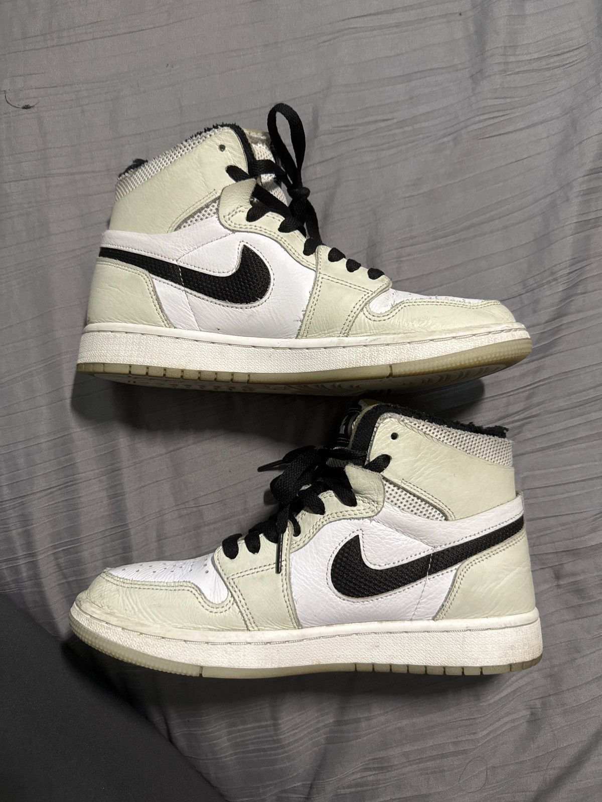 Nike Women’s air Jordan 1 high zoom comfort in light bone Size US 7.5 / IT 37.5 - 2 Thumbnail