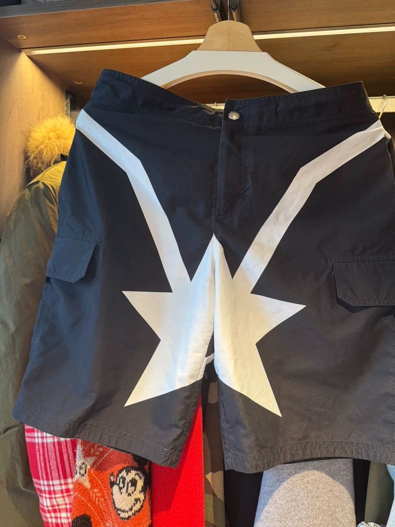 Givenchy Givenchy SizeS Classic five-star shorts Size US 30 / EU 46 - 1 Thumbnail