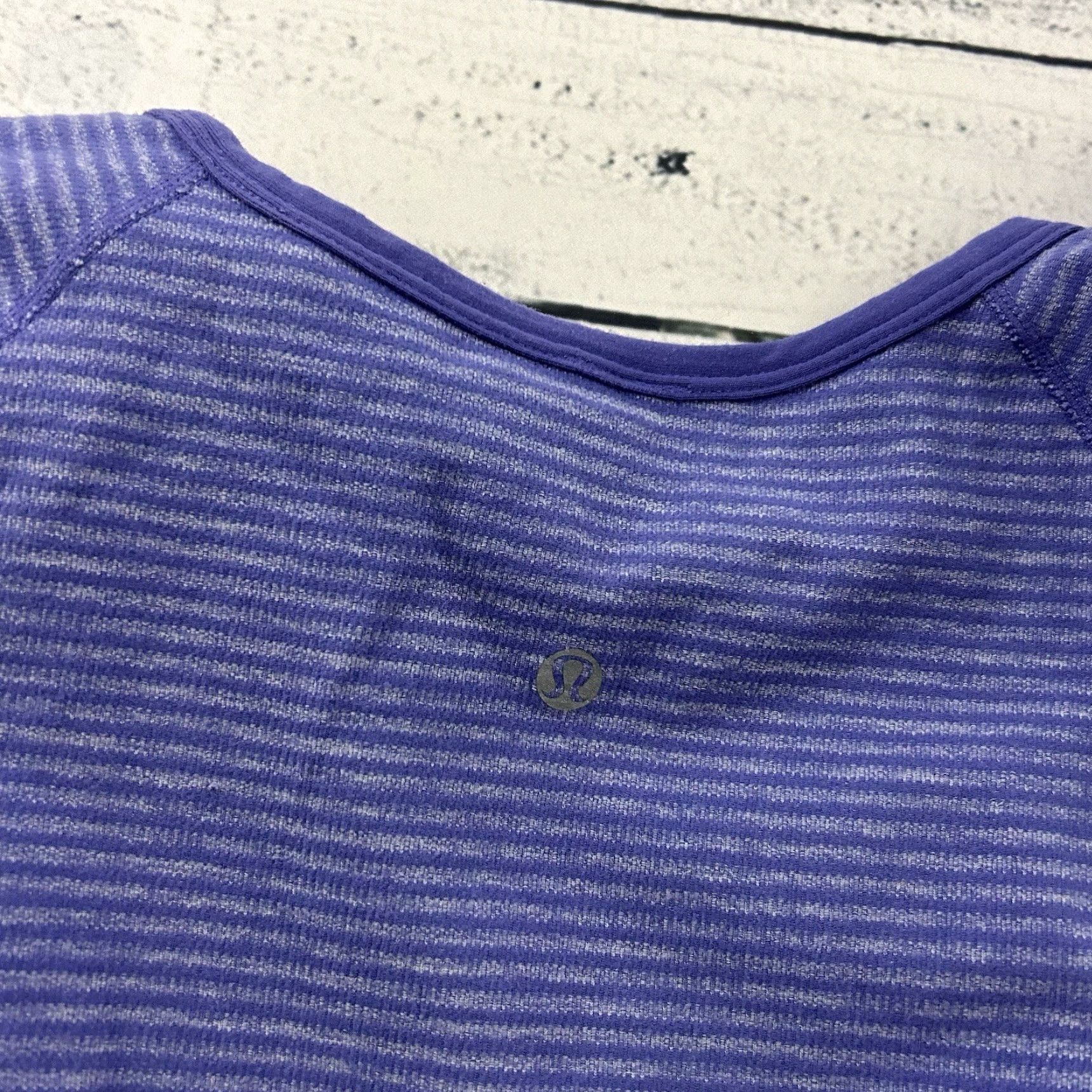 Lululemon Lululemon Long Sleeve Reversible Sweatshirt Women 8 Purple Striped Cowl Neck Thumb Holes Pullover Activewear Size M / US 6-8 / IT 42-44 - 4 Thumbnail