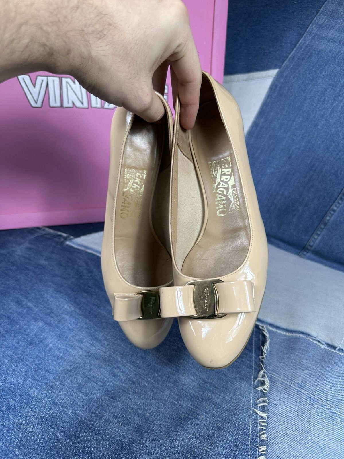 Salvatore Ferragamo Salvatore Ferragamo Vara Pump Heel Bow Beige Patent Leather Size US 6.5 / IT 36.5 - 18 Thumbnail