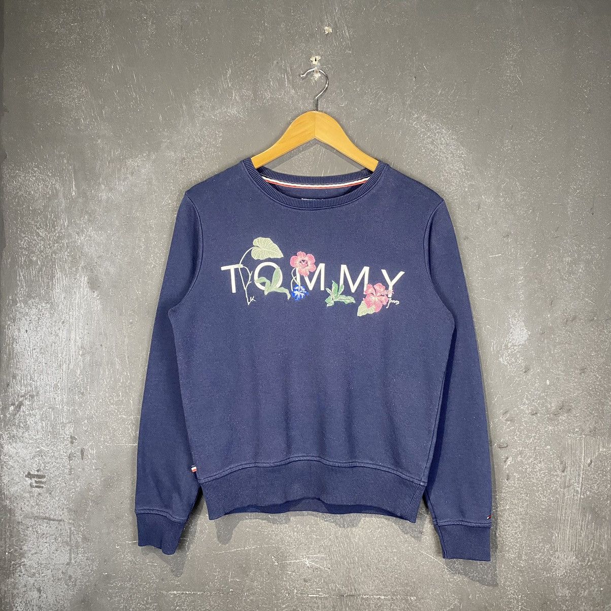 Tommy Hilfiger Floral Spellout Crewneck