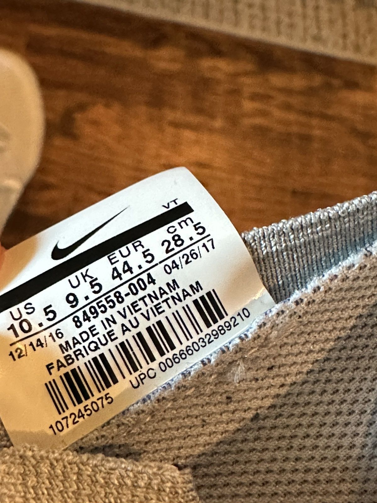 Nike Air Vapormax Flyknit Pure Platinum 2017 Size US 10.5 / EU 43-44 - 7 Thumbnail