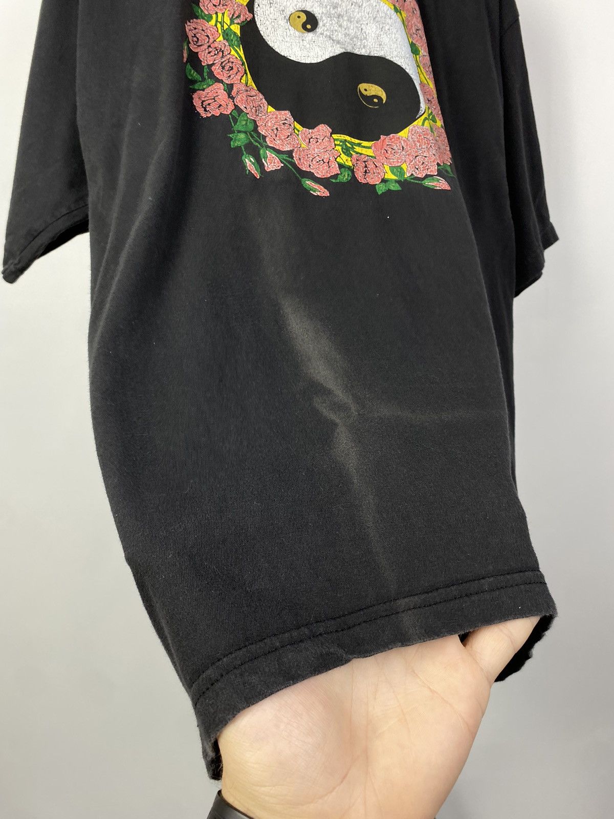 Vintage Vintage 90s Yin and Yang China Roses T-Shirt Size US L / EU 52-54 / 3 - 3 Thumbnail