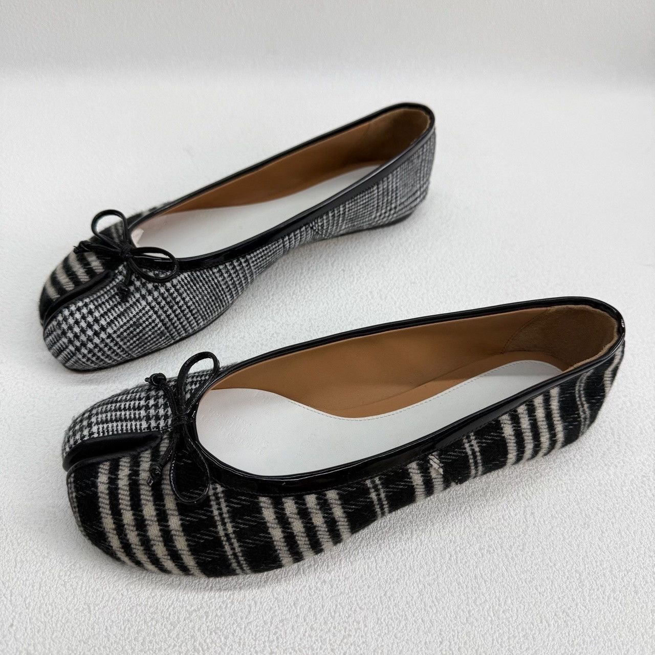 Maison Margiela Maison Margiela Black Lowtop Sneakers us_6 Women Size US 6 / IT 36 - 1 Thumbnail