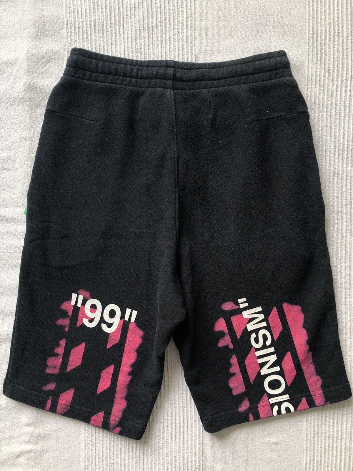 Off-White Short Off-White Spring Summer 2019 Size US 28 / EU 44 - 2 Thumbnail