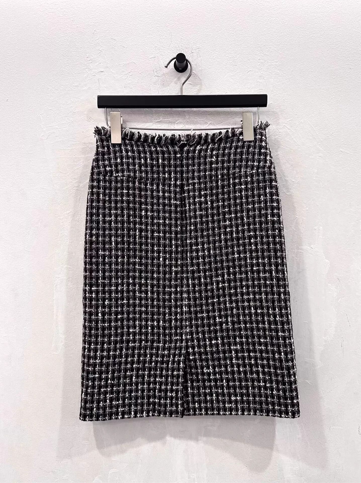 Chanel Chanel Wool Tweed B&W Crystal CC Button Skirt 34 Size 25" / US 0 / IT 36 - 3 Thumbnail
