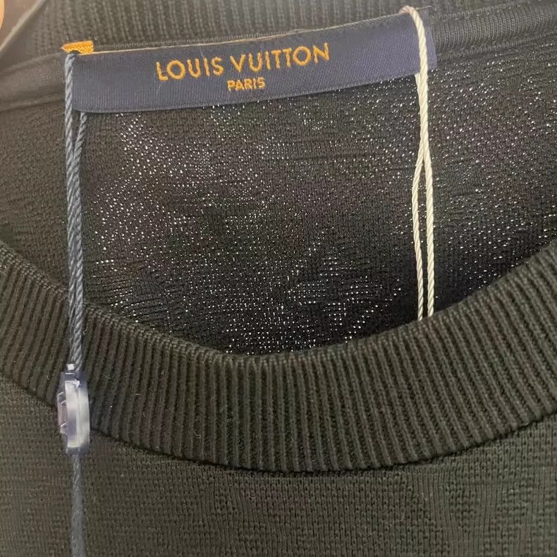 Louis Vuitton Louis Vuitton Black dark stripe logo short sleeve Size US S / EU 44-46 / 1 - 3 Thumbnail