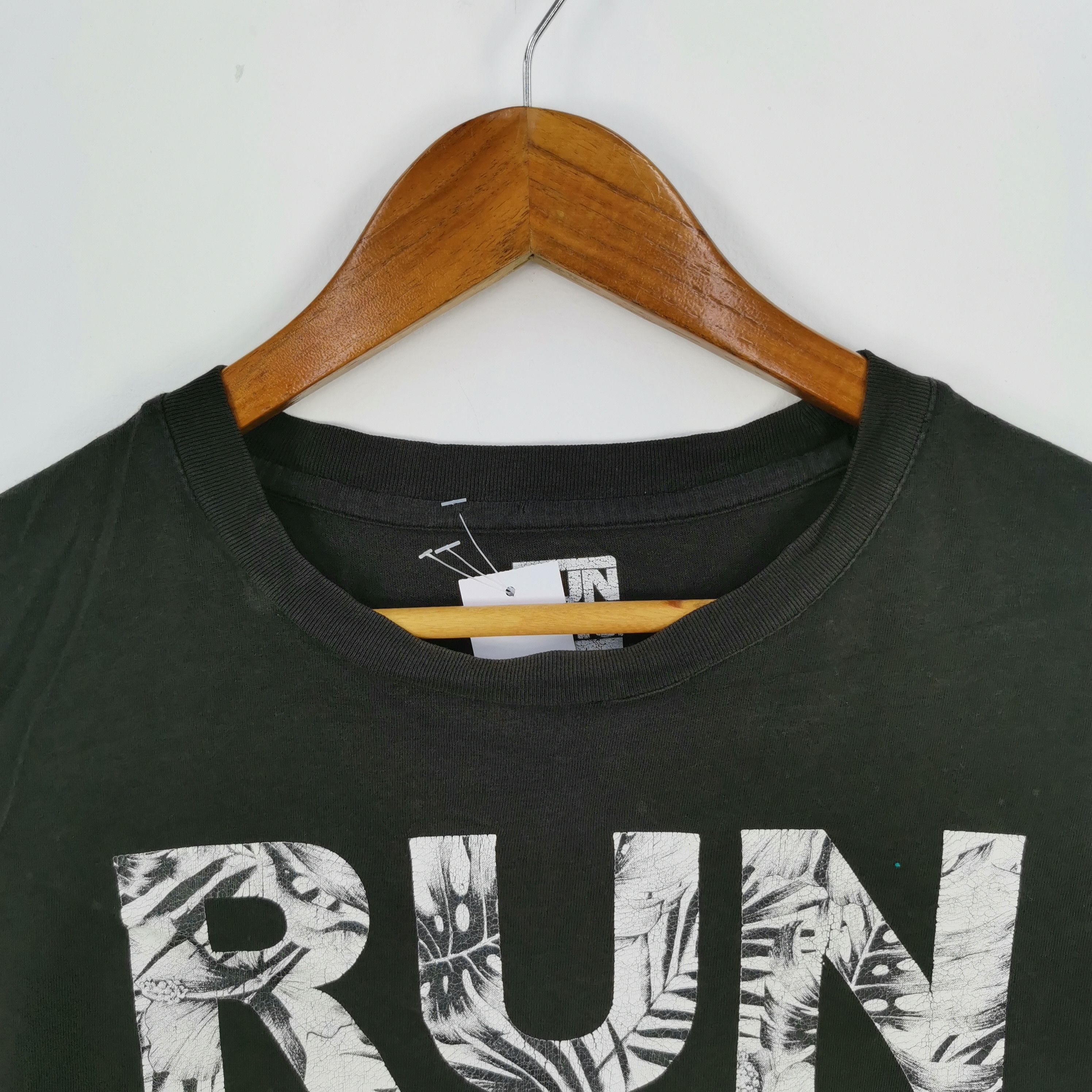 Band Tees Vintage Y2K Run DMC T-Shirt Crewneck Rap Crewneck Tees Size US M / EU 48-50 / 2 - 4 Thumbnail