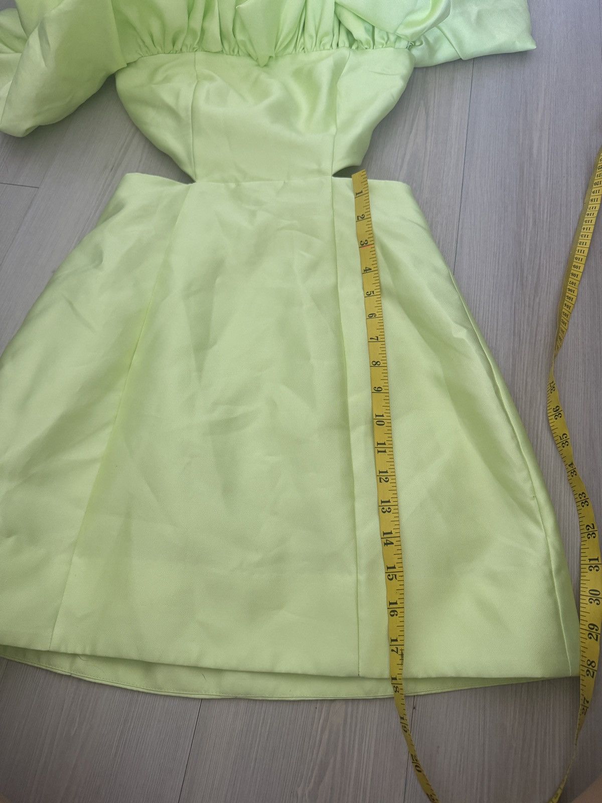 ALEMAIS Alemais Suzi Off Shoulder Mini Dress Size 2 in Chartreuse Size XS / US 0-2 / IT 36-38 - 4 Thumbnail