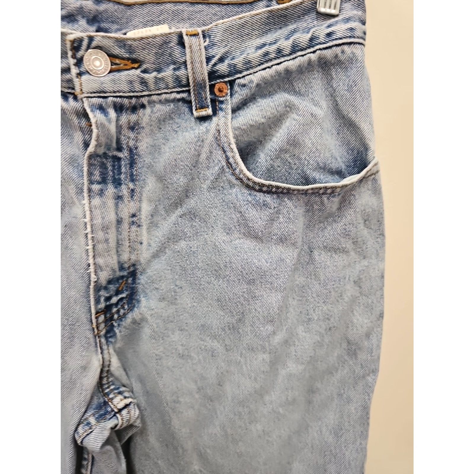 Levi's VINTAGE Levi's Jeans Mens 32x30 Blue 560 Loose Comfort Denim Pants Faded Baggy Size US 32 / EU 48 - 3 Thumbnail