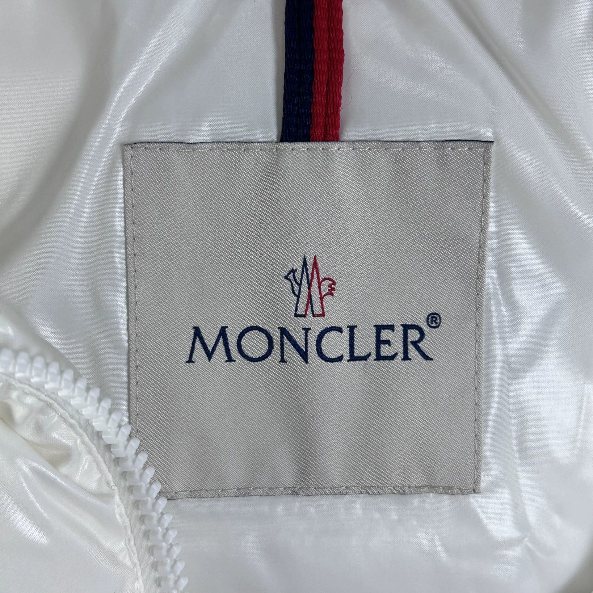 Moncler Moncler Ghany White Waist-cinching Puffer Vest Size 2 Size XS / US 0-2 / IT 36-38 - 4 Thumbnail
