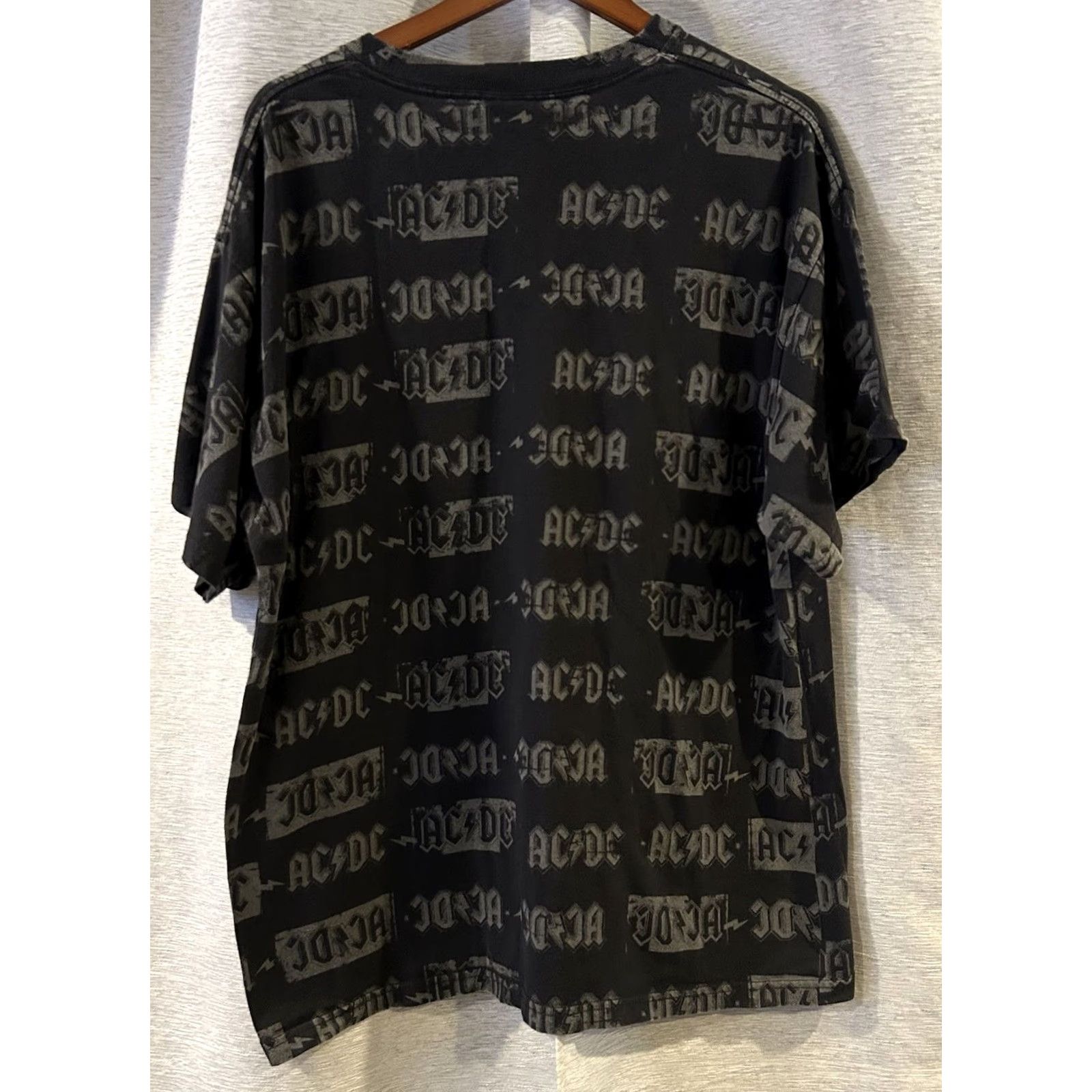 Vintage AC/DC Logo ALL OVER Logo Bolt Official Shirt XL Black Men T-Shirt Rock Music Band Cotton Crew Neck Shirt XL Mens Size US XL / EU 56 / 4 - 4 Thumbnail
