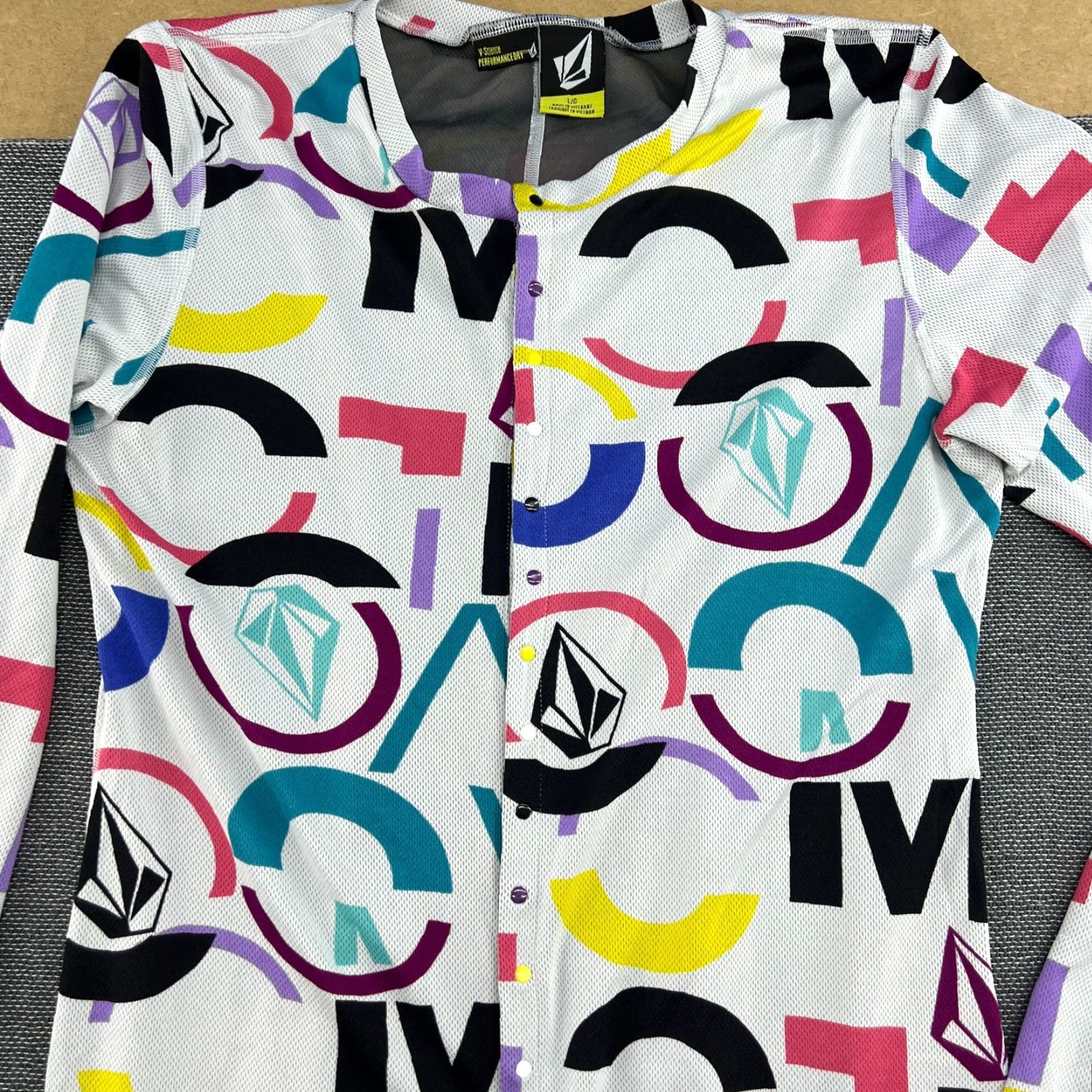 Volcom Volcom One-Piece Jumpsuit Geometric Multicolor L Regular Unisex Adults Long Sleeve Polyester V-Science Performance Dry Size 36" / US 14 / IT 50 - 7 Thumbnail