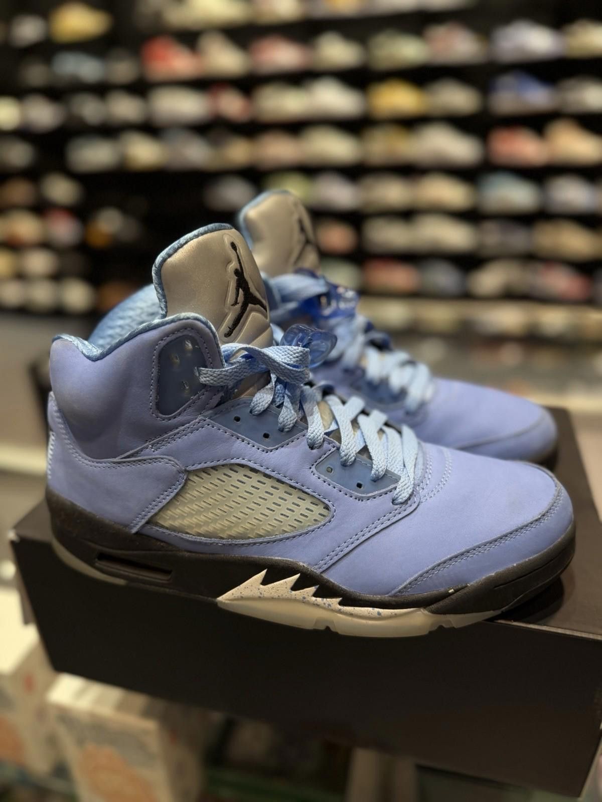 Jordan Brand Jordan 5 Retro SE UNC University Blue Sneakers Size 9.5 Size US 9.5 / EU 42-43 - 8 Thumbnail