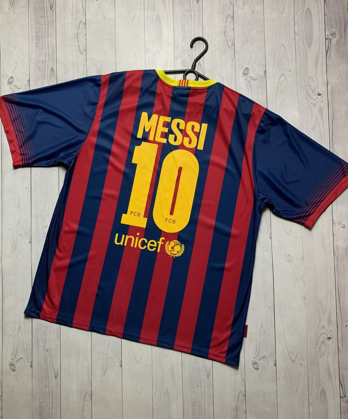 Vintage Vintage Barcelona 10 Messi soccer jersey size XL Size US XL / EU 56 / 4 - 1 Thumbnail