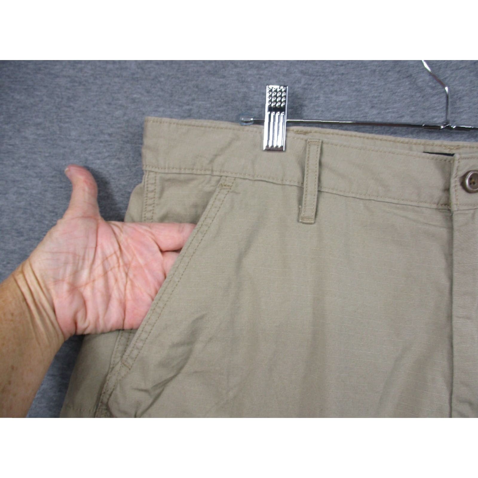 Levi's Levi's Cargo Shorts Men's 36 Khaki Cotton 10" Inseam Outdoor Hiking Size US 36 / EU 52 - 2 Thumbnail