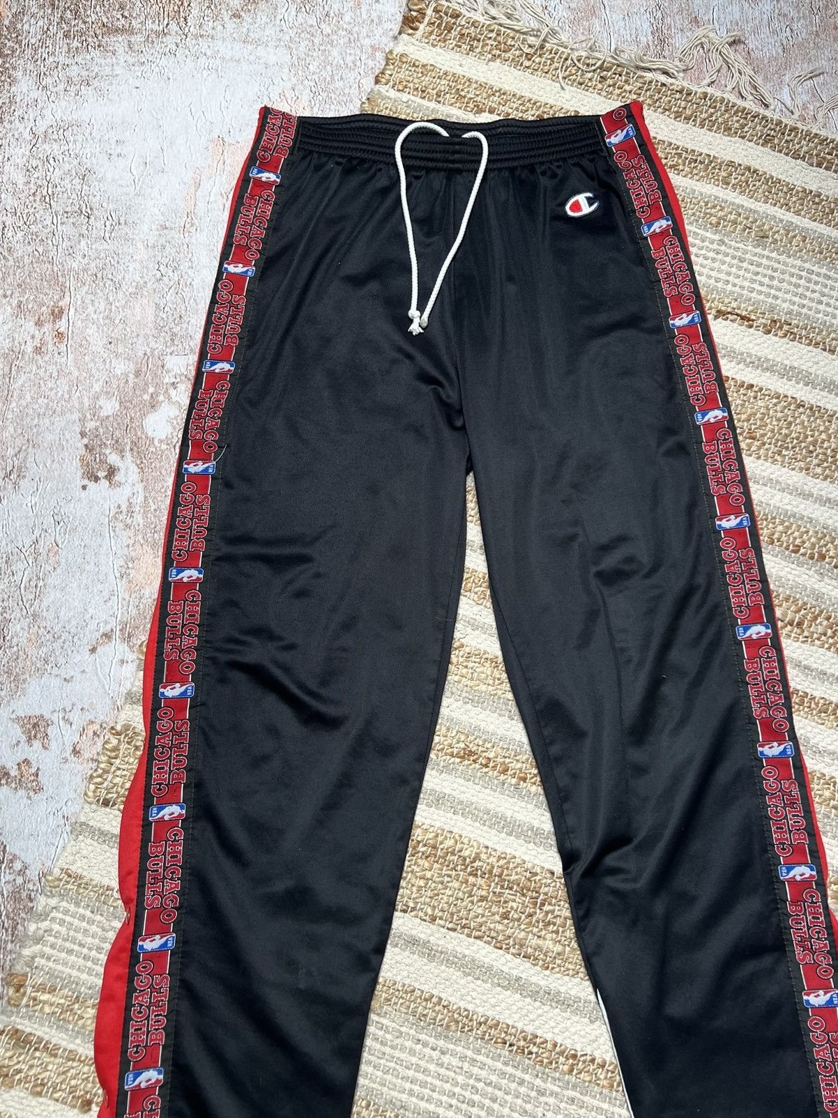 Champion × NBA × Vintage Champion Chicago Bulls vintage sweatpants Size US 32 / EU 48 - 3 Thumbnail