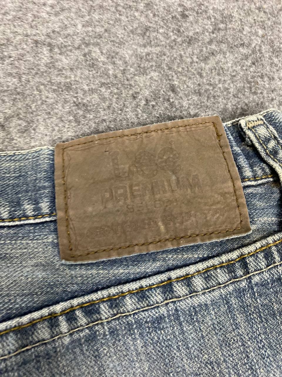 Lee vintage lee relaxed straight leg distressed denim Size US 43 - 4 Thumbnail
