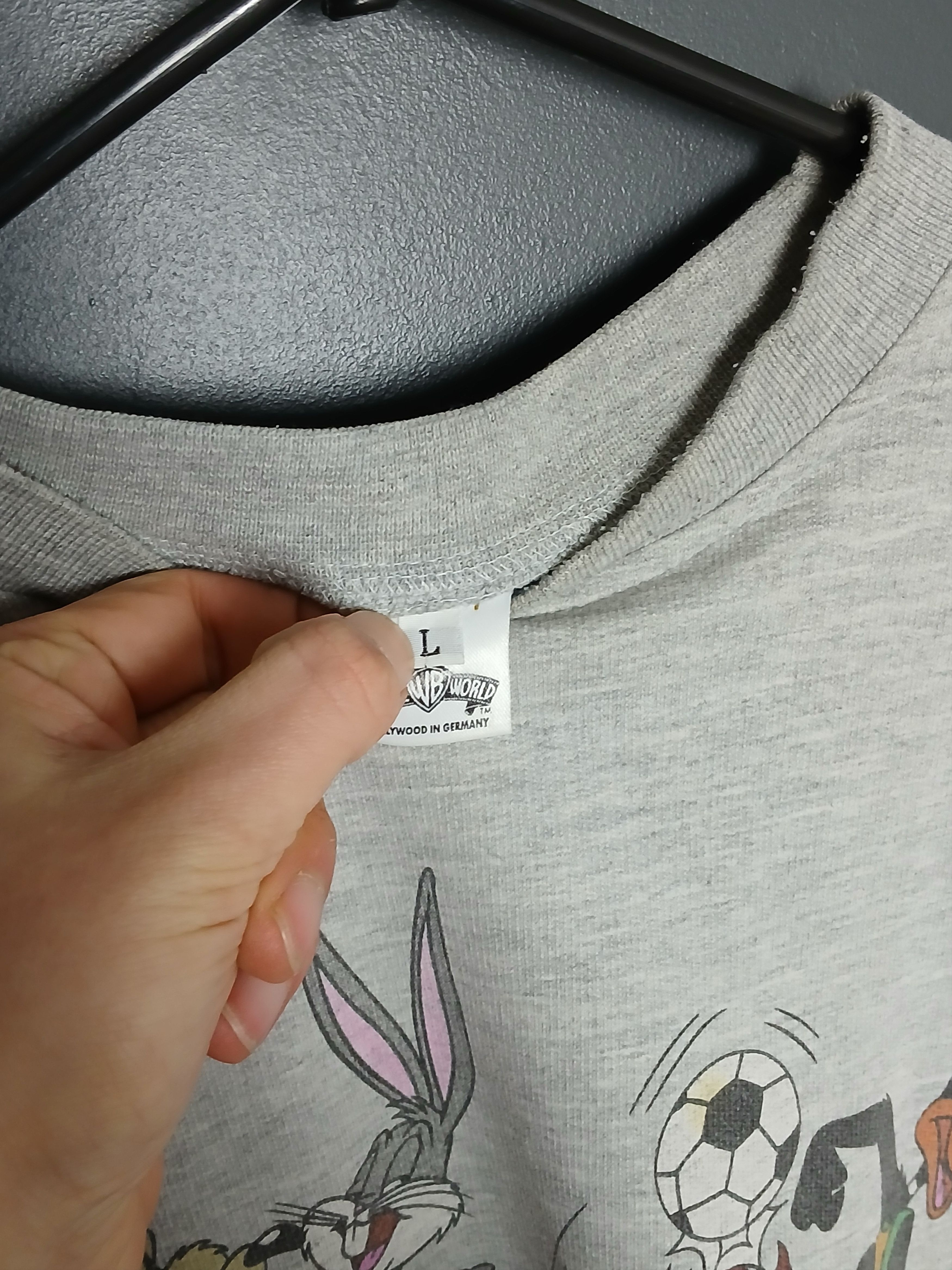 Vintage × Warner Bros Vintage 1996 Looney Tunes Football Sweatshirt Size US L / EU 52-54 / 3 - 11 Thumbnail