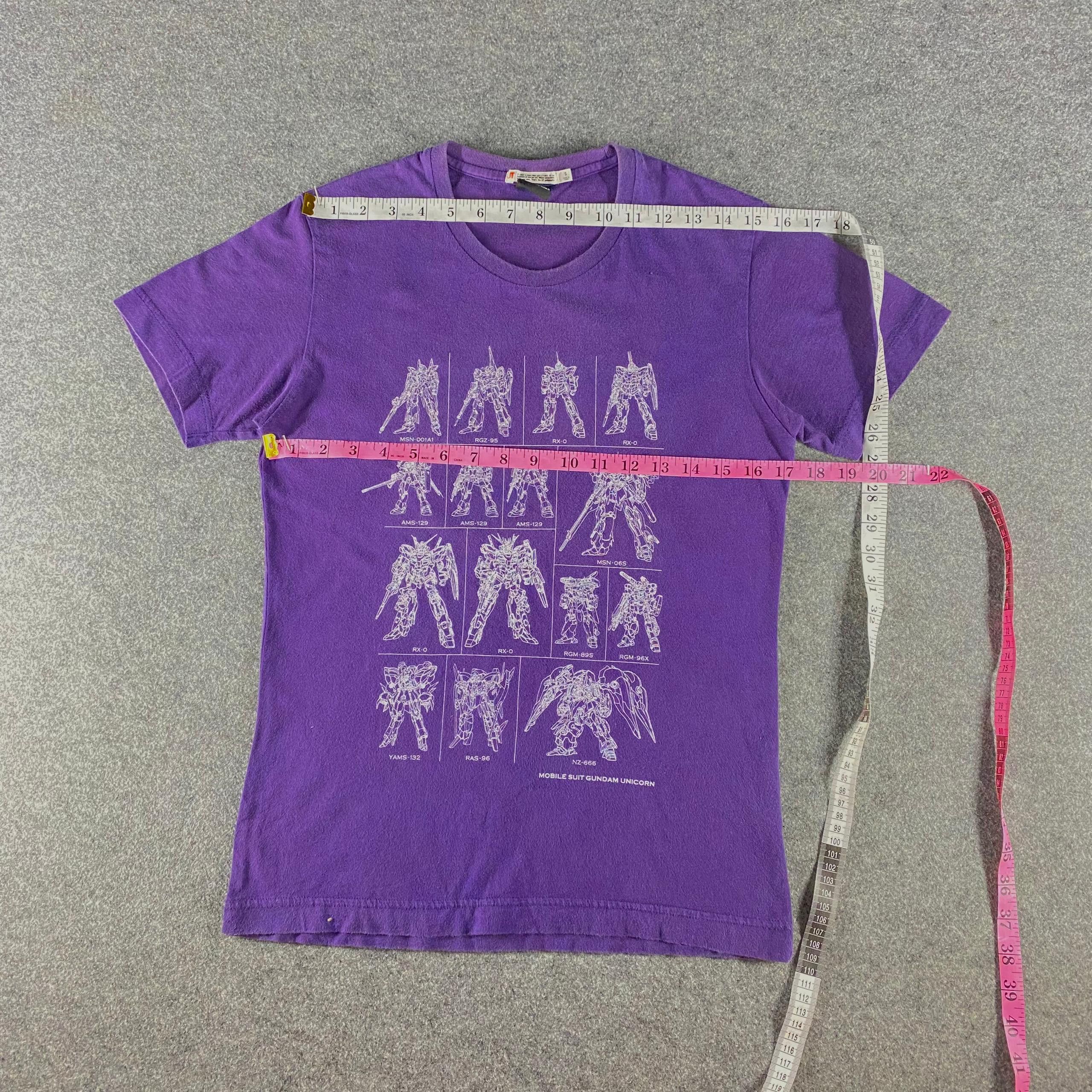 Anime Gundam by Uniqlo Anime Tshirt Size US S / EU 44-46 / 1 - 3 Thumbnail