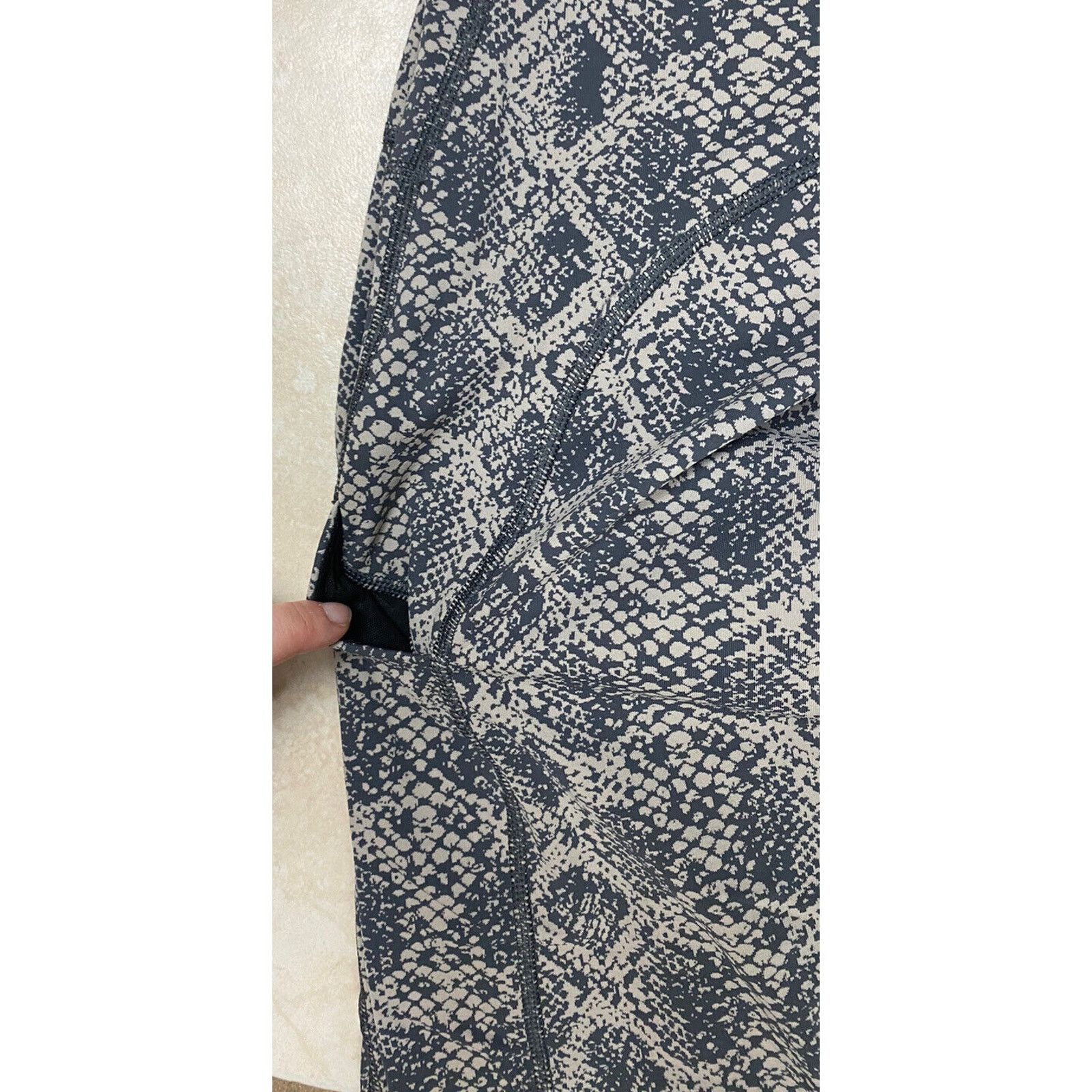 Athleta Athleta Ultimate 7/8 Tight S Snakeskin Stretchy Athleisure Size 24" / US 00 / IT 34 - 6 Thumbnail
