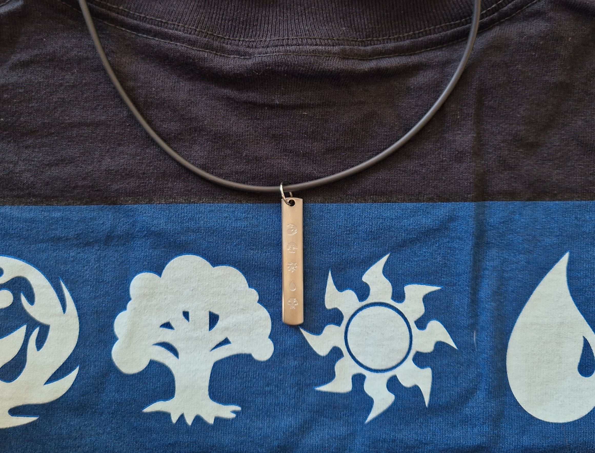 Fruit Of The Loom Magic The Gathering ''Check my back!'' tee with necklace Size US L / EU 52-54 / 3 - 4 Thumbnail