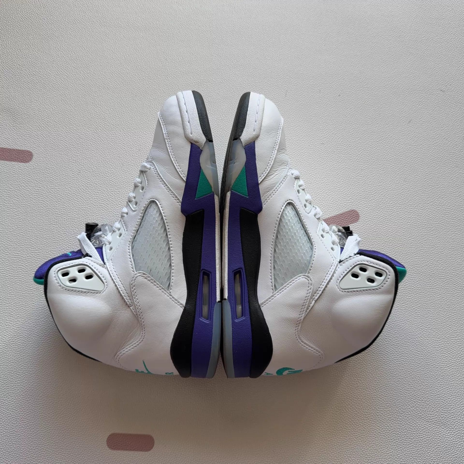Nike Nike Air Jordan 5 White Grape EUR 41 1 wear Size US 8 / EU 41 - 7 Thumbnail