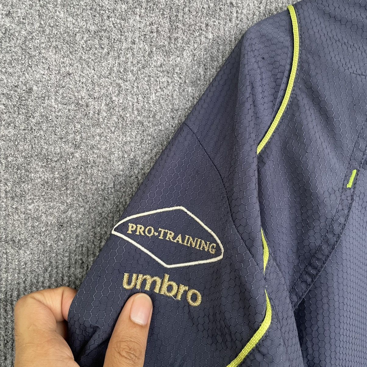 Umbro × Vintage 1990s Umbro Center Logo Nylon Sweatshirt Size US L / EU 52-54 / 3 - 8 Thumbnail