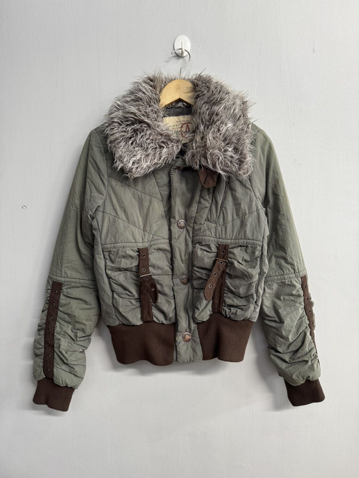 Japanese Brand VINTAGE Y2K FAUX FUR BONDAGE JACKET BY BUCKAROO Size US S / EU 44-46 / 1 - 1 Thumbnail