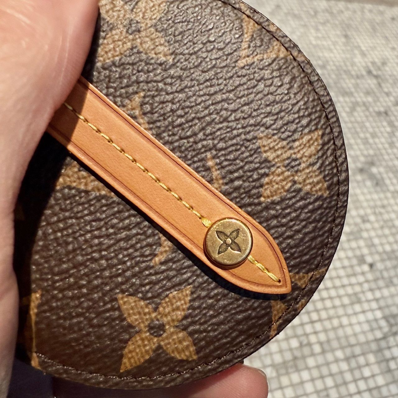 Louis Vuitton Louis Vuitton FW19 Brown Monogram Legacy Coin Pouch Charm Size ONE SIZE - 9 Thumbnail