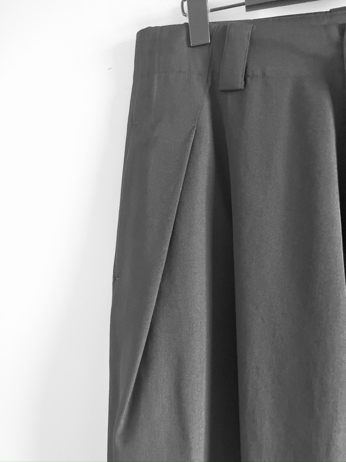 Yohji Yamamoto Yohji Yamamoto Pour Homme SS18 Gabardine Side Tuck Pants Size US 34 / EU 50 - 9 Thumbnail
