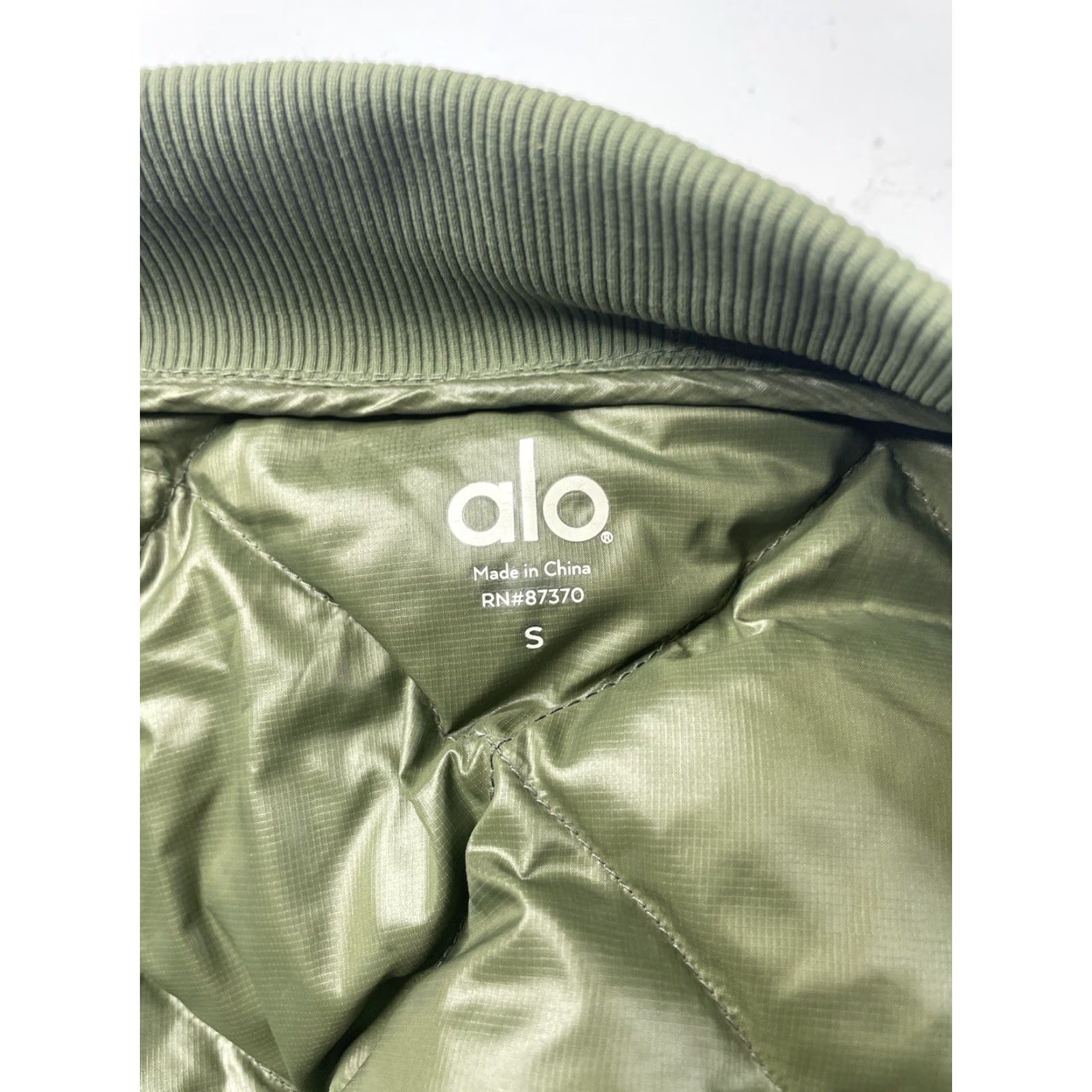 Alo ALO Green Camo Quilted Down Puffer Bomber Jacket Full Zip Womens Size S Size S / US 4 / IT 40 - 2 Thumbnail