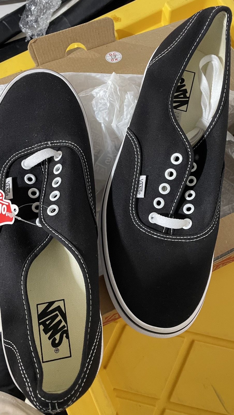 Vans Vans Authenitc Classic Canvas unisex Skateboarding shoe S Size US 11.5 / EU 44-45 - 1 Thumbnail