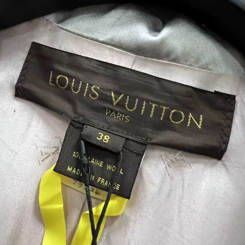 Louis Vuitton Louis Vuitton size 38 Beige coat 2502-Nextarrow Size US M / EU 48-50 / 2 - 4 Thumbnail